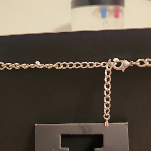 Elegant Silver Tiger Necklace - Picture 5 of 5